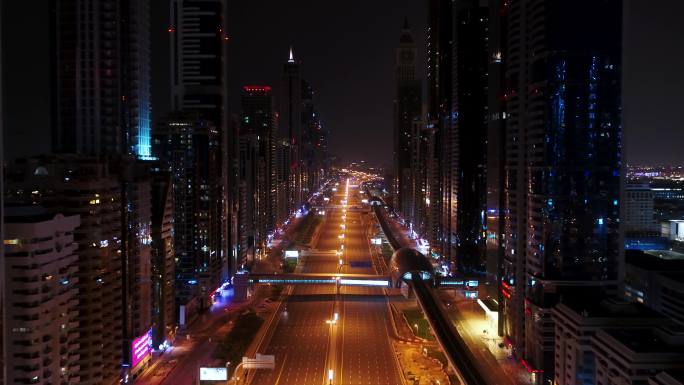 阿拉伯联合酋长国迪拜空旷街道鸟瞰图