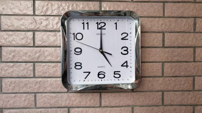 行走的时钟整点从1点到12点商务挂钟钟表