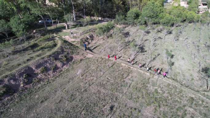 西北农村小学航拍4K留守山区贫困学生