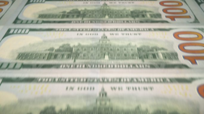印刷100美元钞票的循环特写