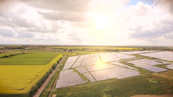 太阳能发电厂航拍光伏板绿色清洁