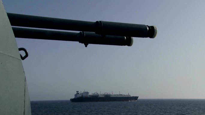 军舰护送货船海军舰艇执行任务军事行动