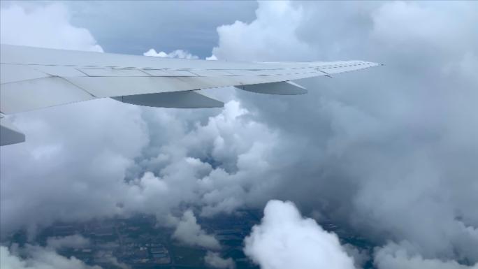 飞机俯瞰大地云层
