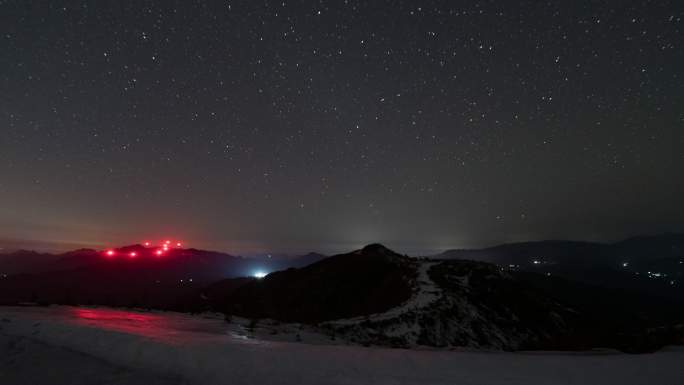 6K湖南长沙宁乡雪山星空夜晚风电站