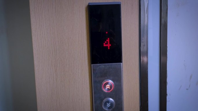 4楼电梯  开关