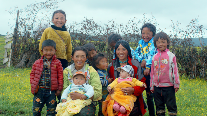 【4k】藏族群众小孩母亲男子婴儿笑脸