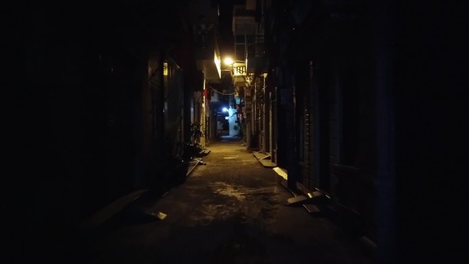 穿过越南的小巷深夜夜色夜景无人胡同