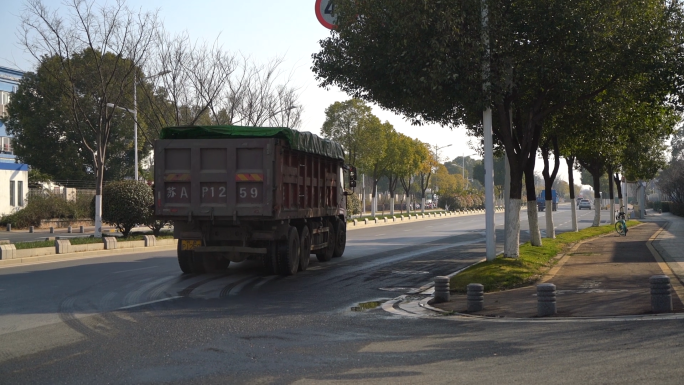 车流 开车 货车