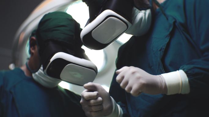 佩戴虚拟VR眼镜的医生