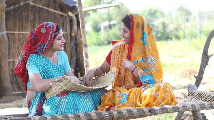 农村妇女筛选麦粒印度女人巴基斯坦女士女子