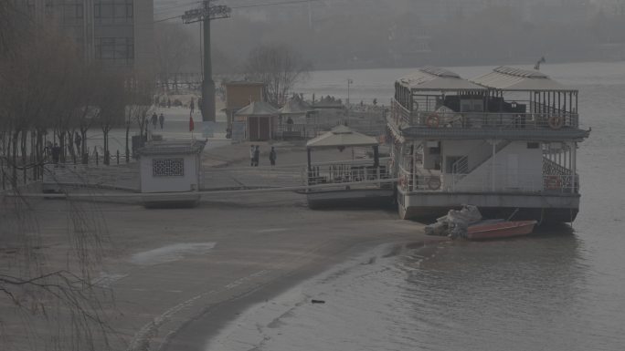 【空镜】船在河边停着