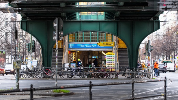 柏林东普伦兹劳尔伯格区地铁站入口
