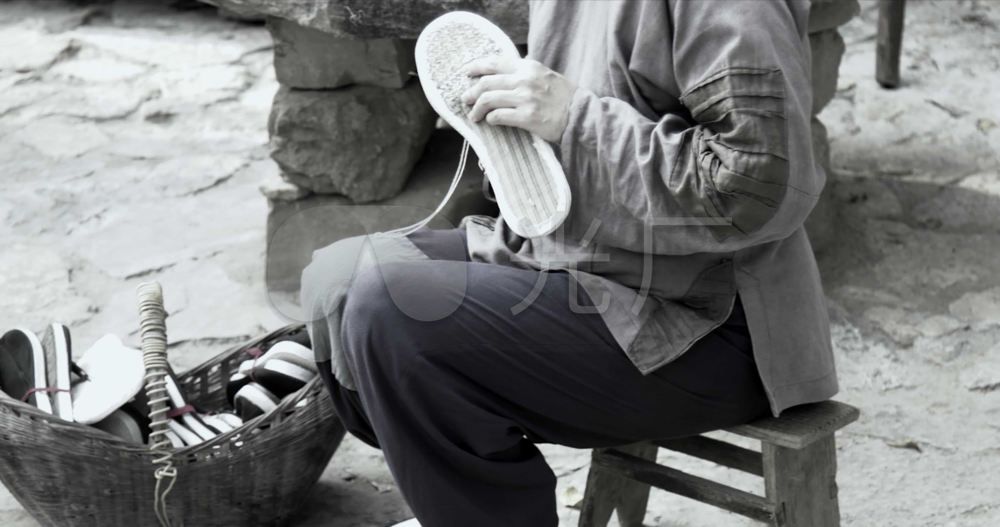 一双老布鞋，中国人穿了3000年？历经130余道非遗工艺，穿它老舒服了！__财经头条