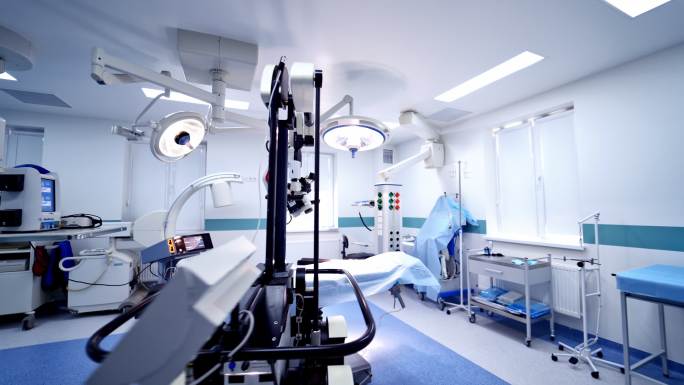 配备新技术设备的现代化手术室。