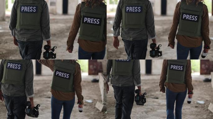 战区的两名记者防弹背心战地记者