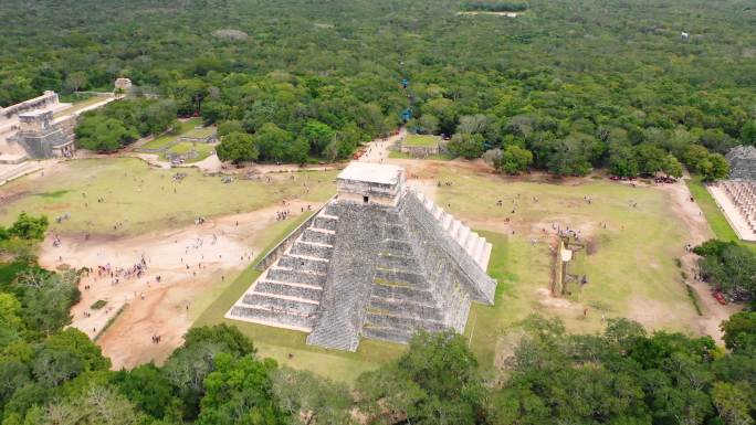 墨西哥尤卡坦省奇琴伊察遗址鸟瞰图。