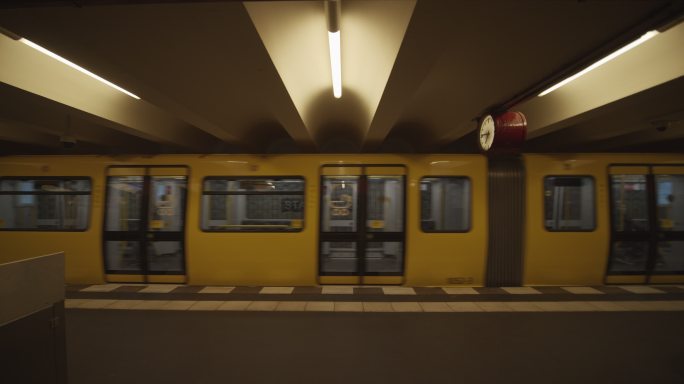 德国柏林地铁铁轨轨道地下车站
