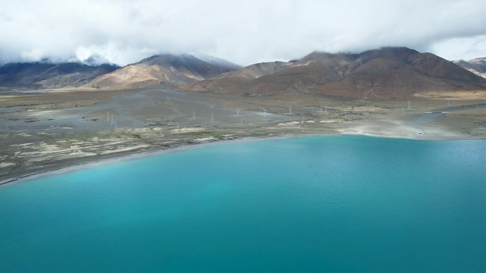 西藏佩枯措湖航拍高原湖泊雪山风景