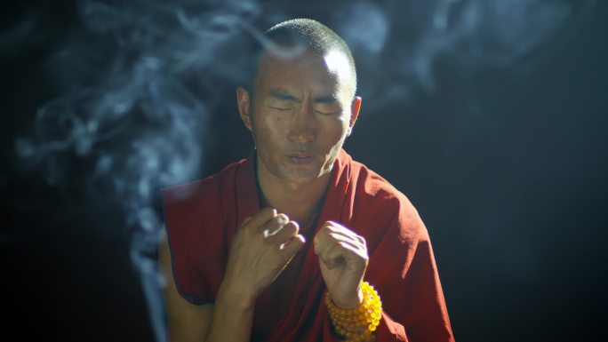 【4k】高僧藏香合掌合十神秘氛围宣传片