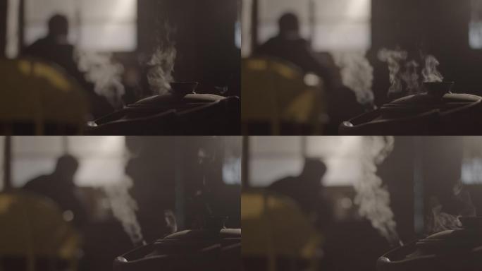火上冒烟的烧水壶黄椅子书桌人在看书空镜