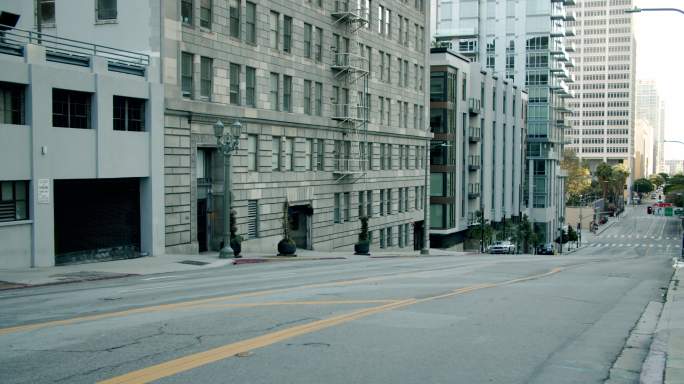 洛杉矶市中心空无一人的街道。