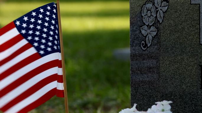 墓地中的美国国旗实拍视频素材