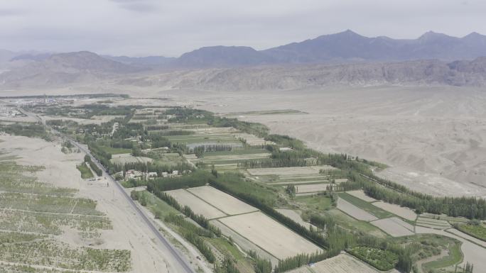 新疆若羌和静县自然地貌