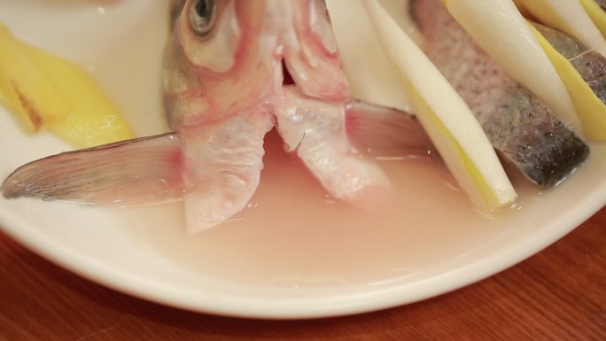 【镜头合集】葱姜水腌制孔雀鱼