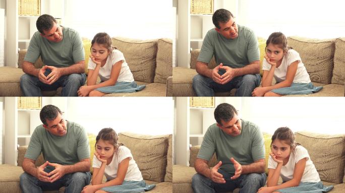 父亲正在和小女儿谈话