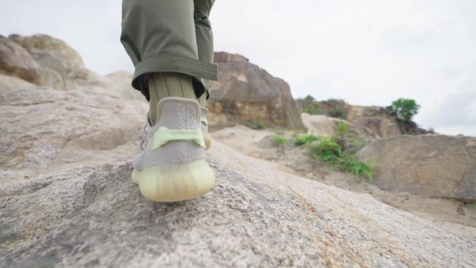 爬山登山脚步特写跟随拍摄