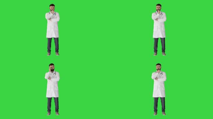 医生站在绿色屏幕上努力思考