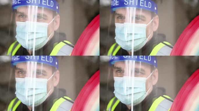 戴着口罩的男人巡查检查人员病毒爆发疫情期