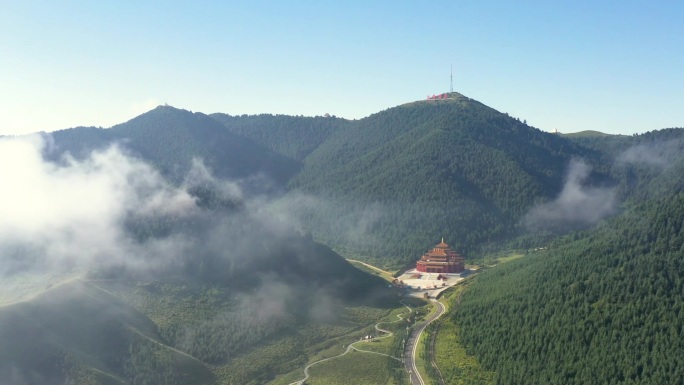 草原上的寺庙H