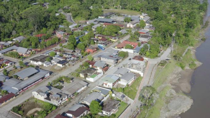 厄瓜多尔东部小镇鸟瞰图