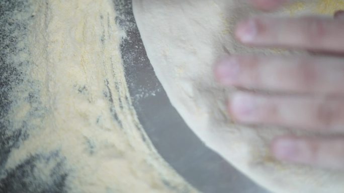 披萨制作烤制流程画面