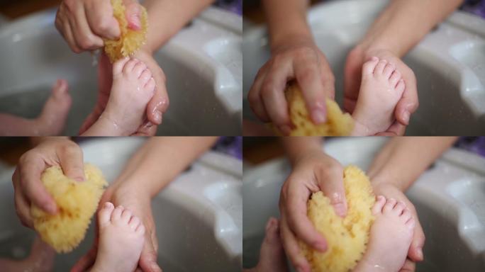 妈妈给宝宝洗脚。