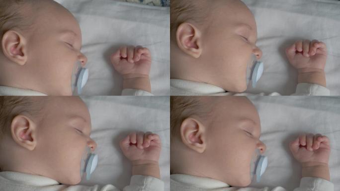 一个正在睡觉的婴儿吮吸奶嘴的特写镜头