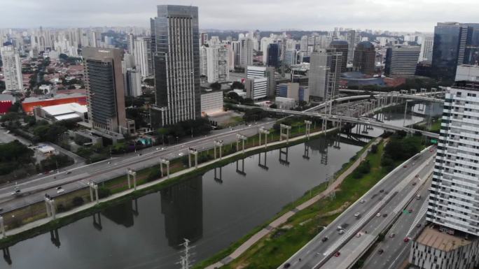 巴西圣保罗市边缘的皮涅罗斯大道