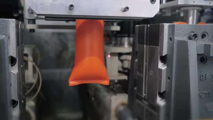 自动吹塑机：制造橙色塑料空罐