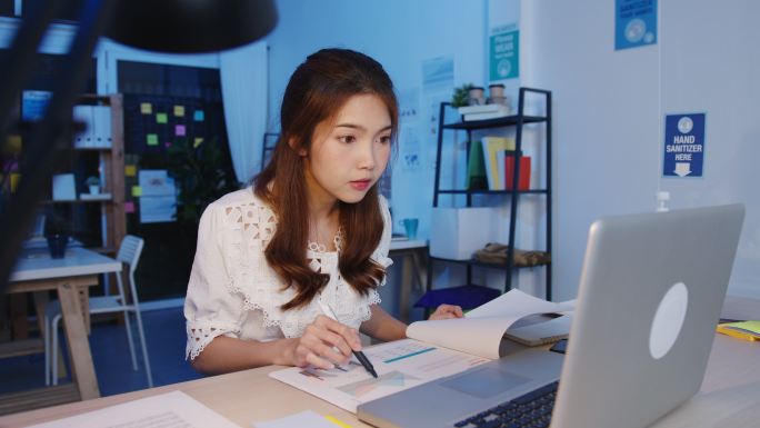 居家办公女孩少女大学生老师教师