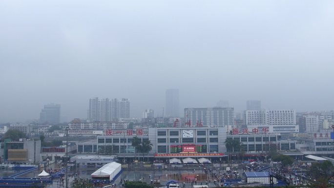 广州火车站雨景