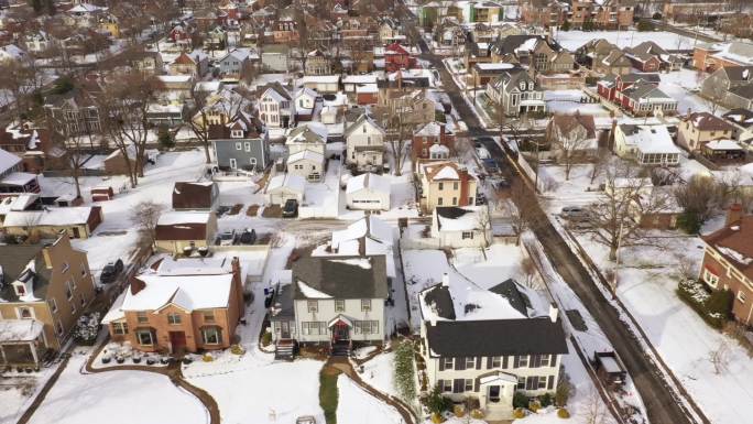 新英格兰小镇冬季鸟瞰图