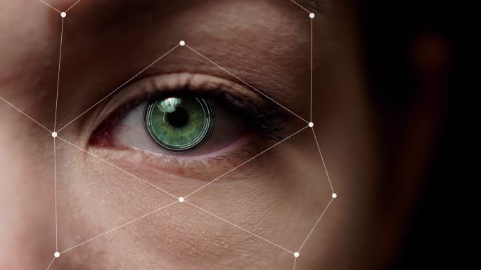 女性眼睛扫描面部识别。
