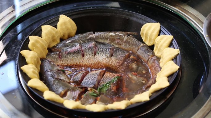 鱼宴 贴饼子 美食 农家乐