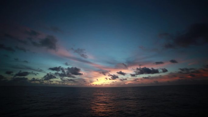 大海夜晚