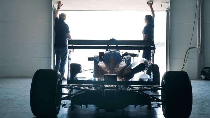赛车的车库关闭F1方程式赛车车库改造改装