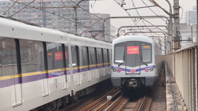 上海地铁进站出站 轻轨进站出站 城市轨道