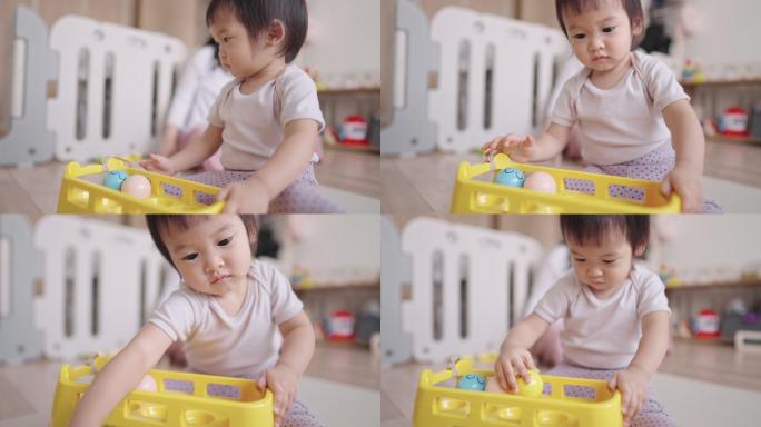 孩子在家里玩玩具亲子时光益智教育早教女孩