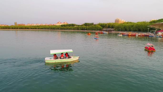 戈壁绿洲，湖泊湿地旅游景区（航拍）