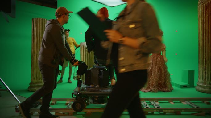 电影制片厂设置了拍摄历史电影绿幕场景。